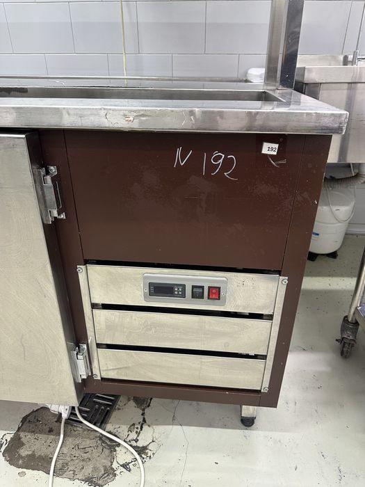 Стол - холодильник, салат бар