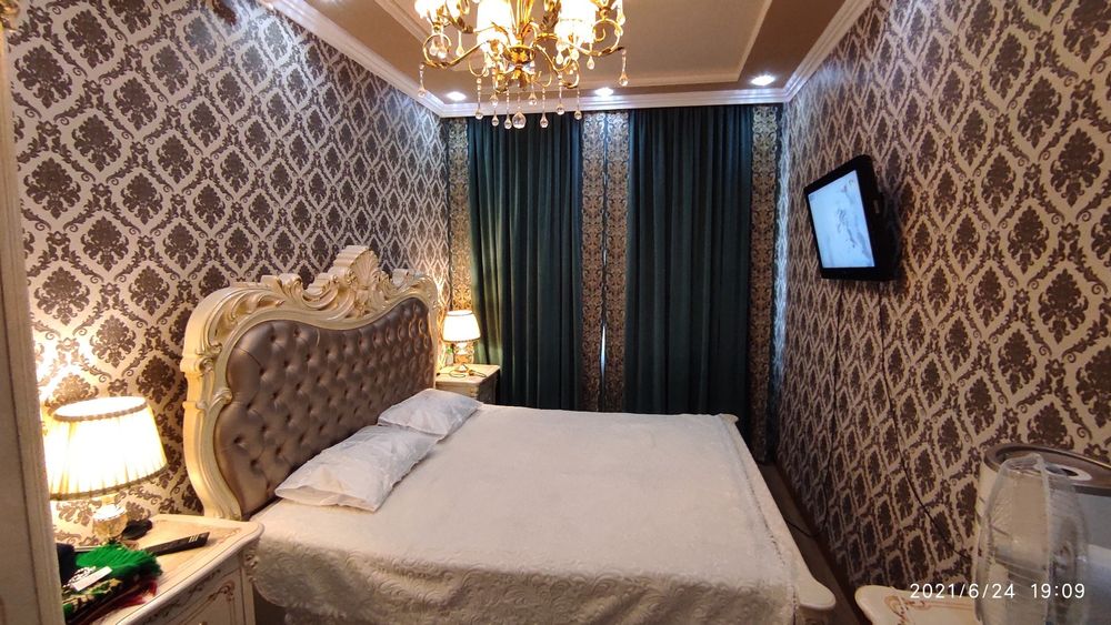 ТАШҚИ ДЕВОРИ ИККИ ҒИШТЛИ 3 хонали квартира хамма шароити билан.