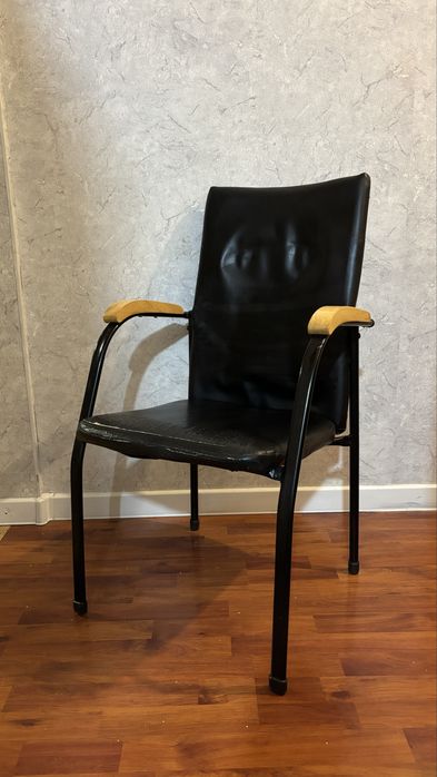 Продам стул офисный