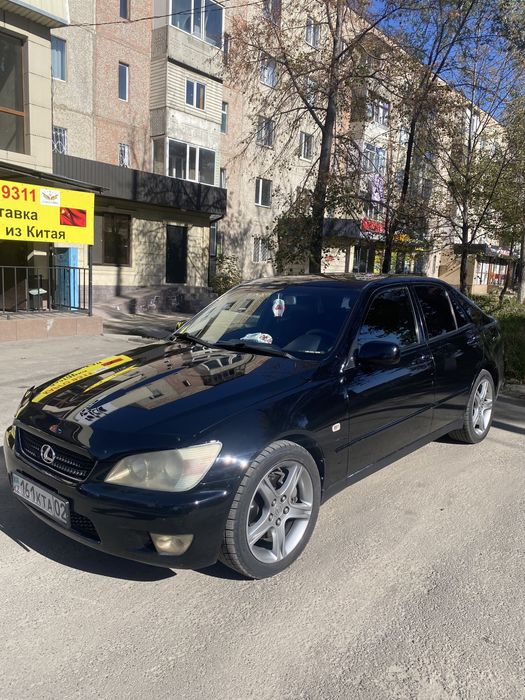 Автомобиль Lexus is 200