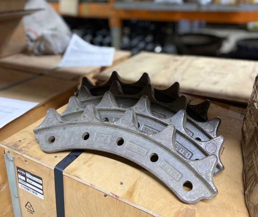 Sprockets (steluțe) și segmenți pentru utilaje șenilate