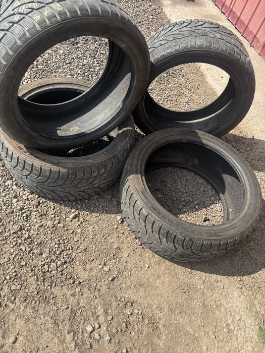 Vând cauciucuri iarnă ice blazer 275/40r 20