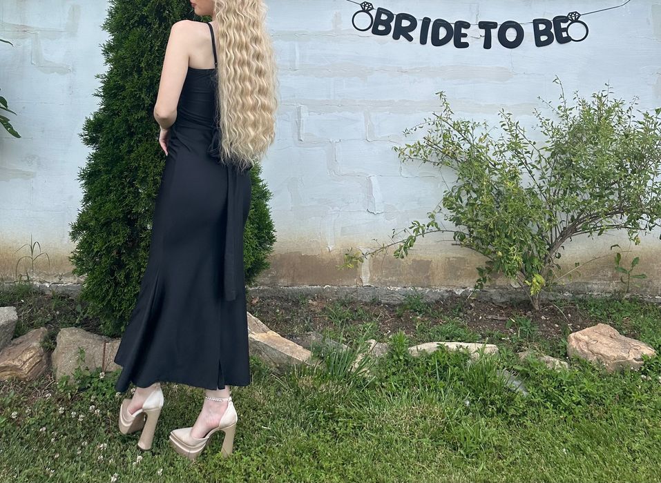 Черна дълга елегантна рокля