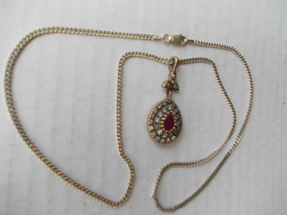 Lant si medalion pandantiv vechi din argint cu pietre