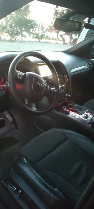 Audi Q7 2012 bir qol