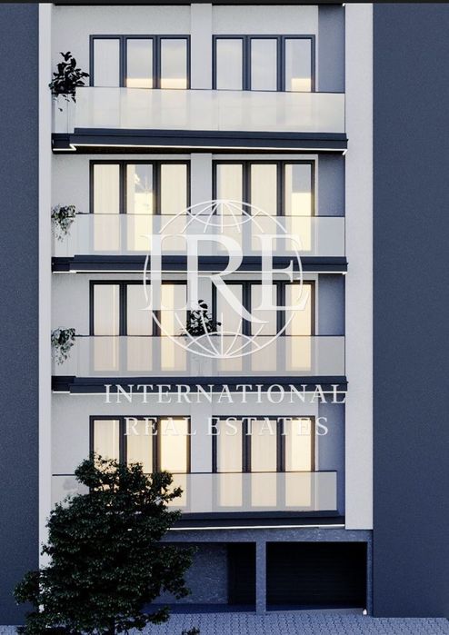 Продава се Четиристаен апартамент в Варна, Цветен квартал - 140 кв.м за 1779 €/кв.м - Снимка #4