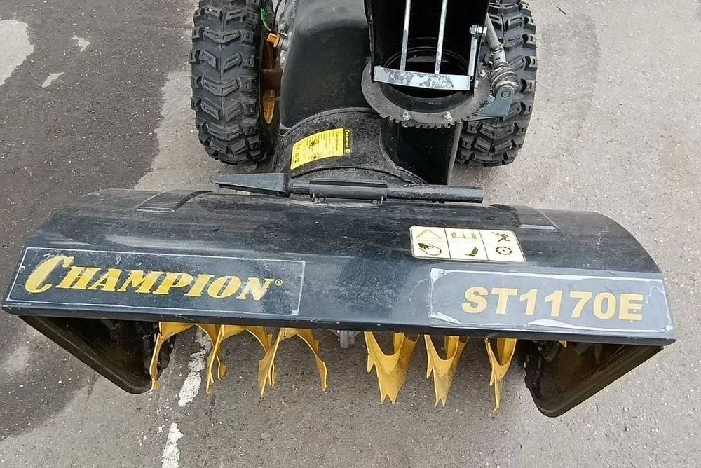 Снегоуборщик Champion ST1170E