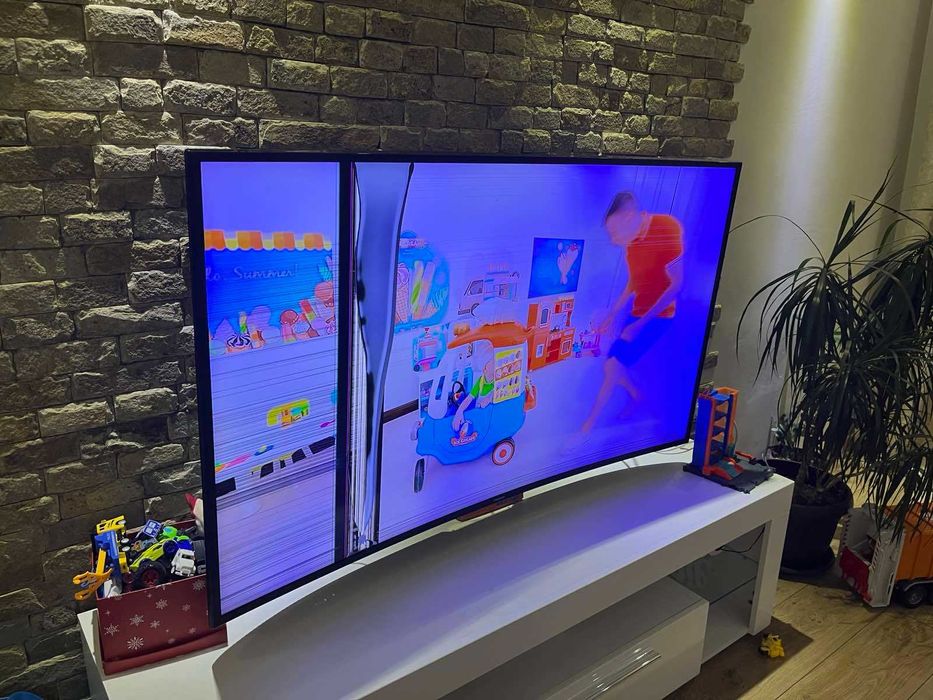 Samsung 55 inch с напукан дисплей model: UE55MU6272U