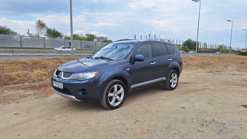 Mitsubishi Outlander 156 CP, 4x4 automat, Rockford Fosgate, 7 locuri