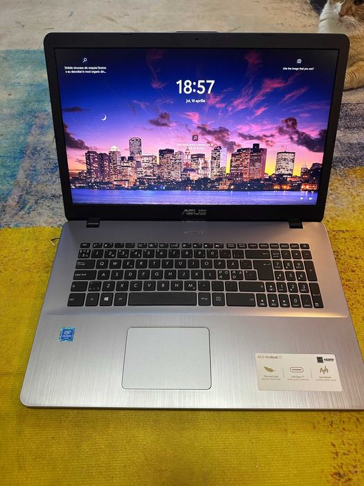 Laptop Asus Vivobook 17, ecran mare, ssd 120 gb, ram 4 gb ddr4