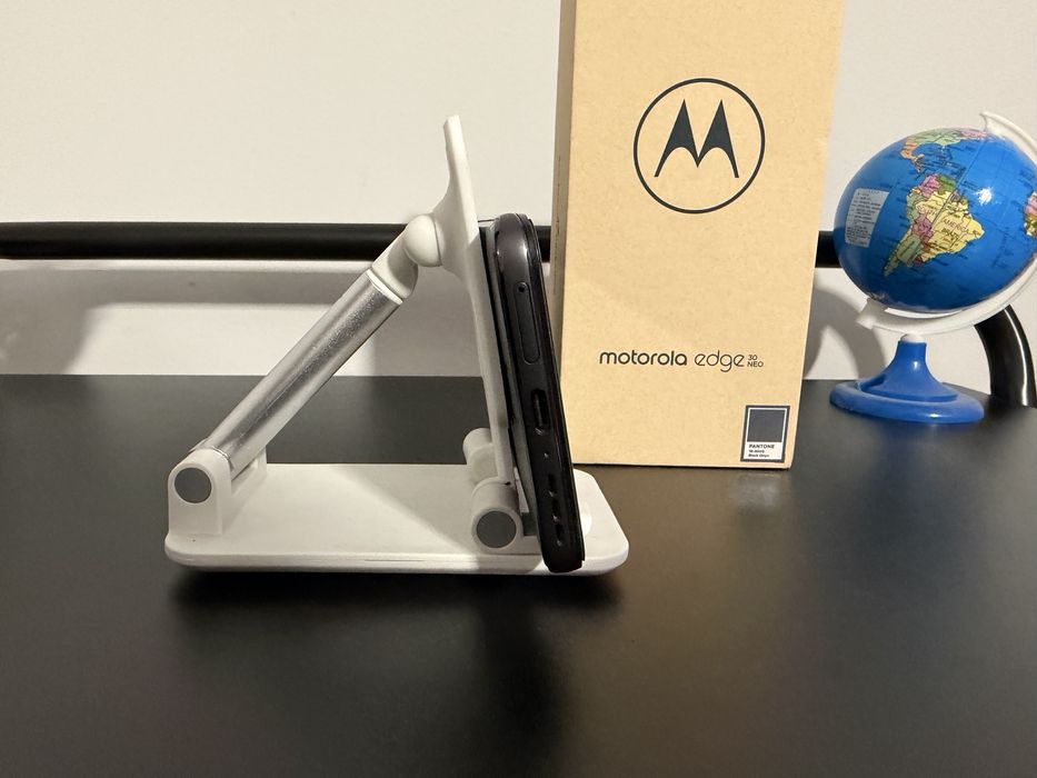 Motorola Edge 30 Neo, 256GB, 8GB RAM, impecabil, la cutie