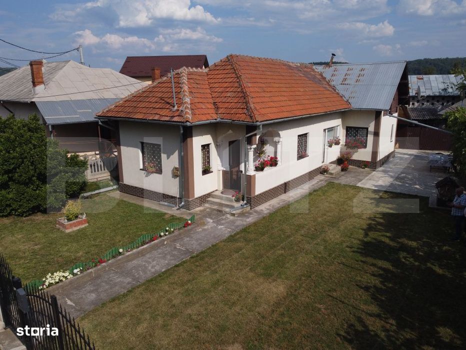 Casa de vacanta, de vanzare, cu 4 camere, 165 mp, zona Vulcana Pandele