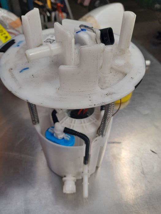 Бензинова помпа мерцедес W167 W205 W223