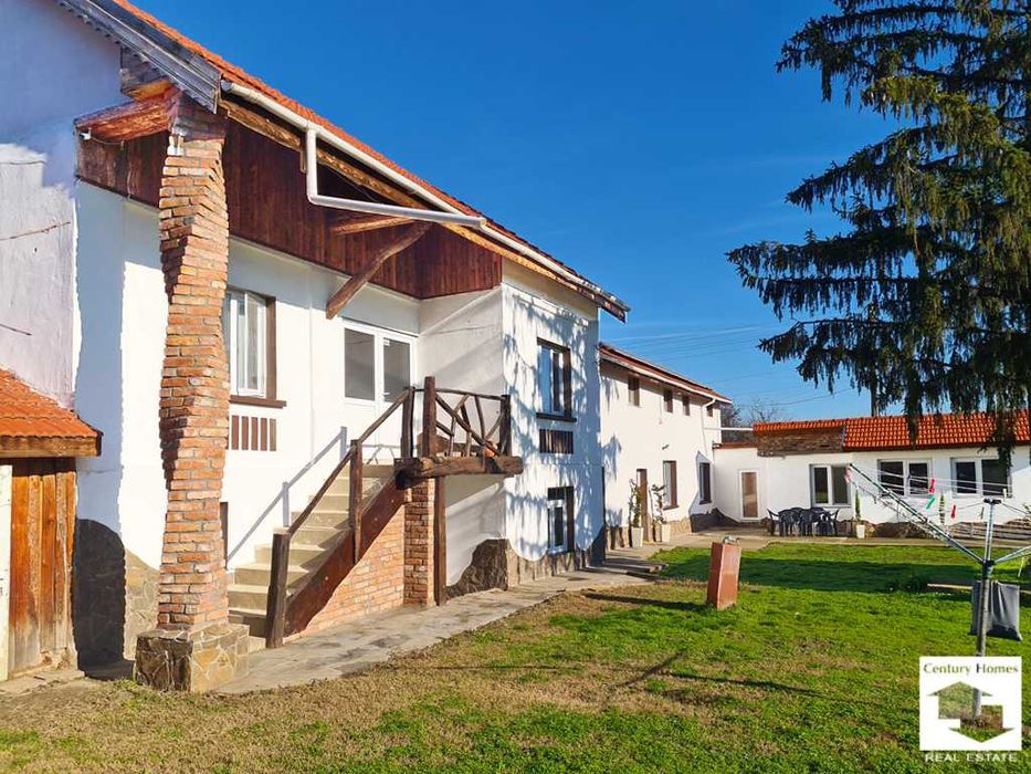 205017 Реновирана къща с голям двор в с. Градище