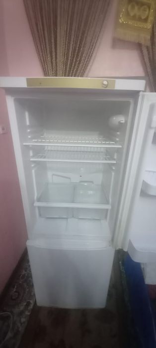Продам холодильник indesit
