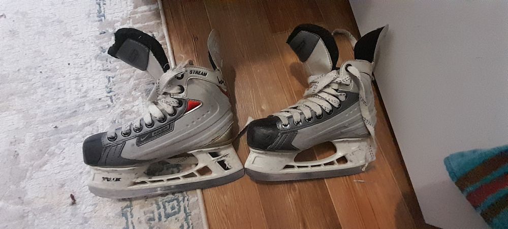 Коньки хоккейные