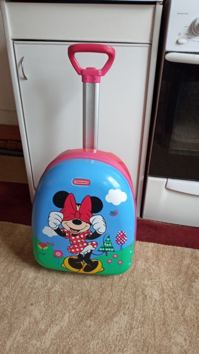Продам детский чемоданчик  на колесиках