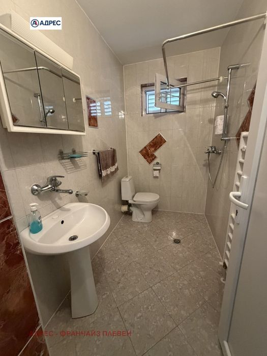 Къща в Ловеч, област-с.Старо село площ 198 цена 265000