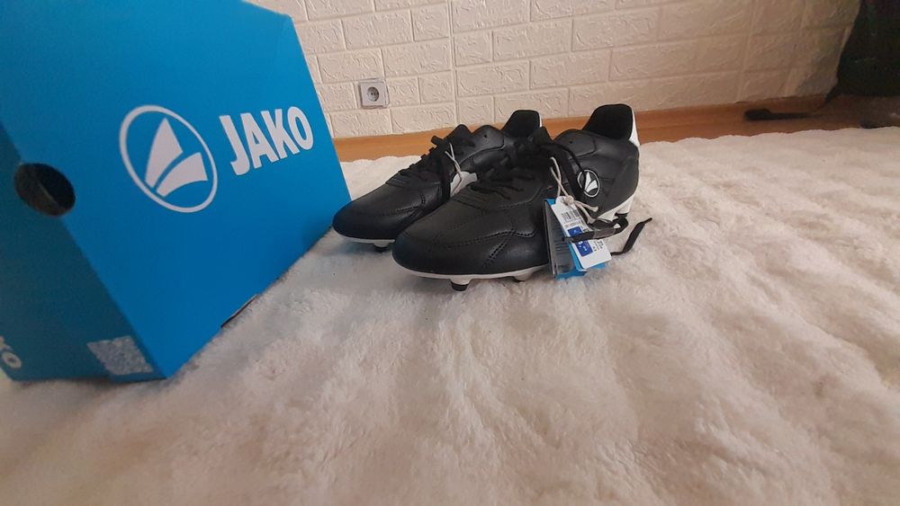 Футболни бутонки на JAKO