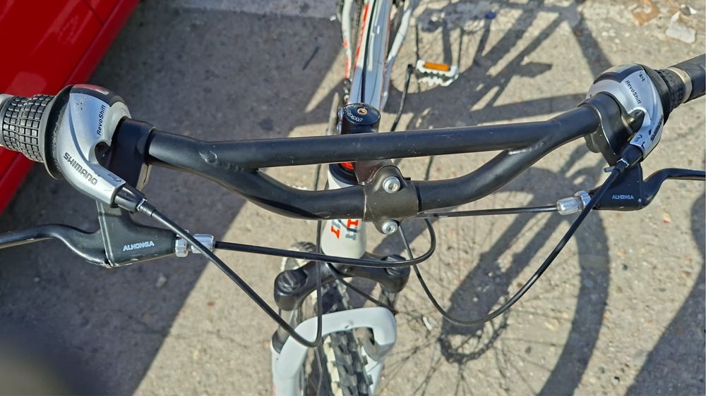 Bicicleta HiLL 800,frine disc,suspensie,anvelope,totul original
