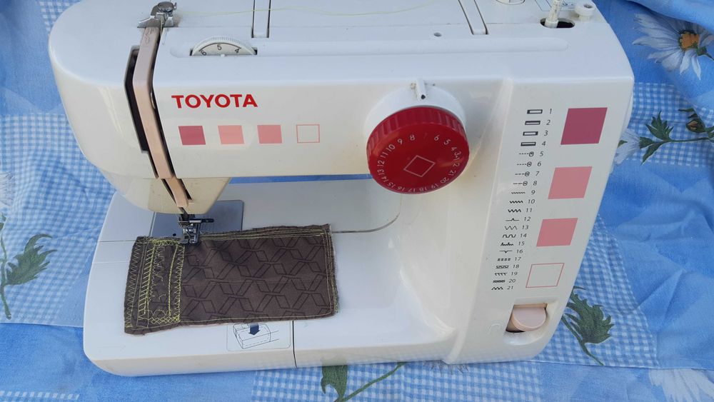 Masina de cusut Toyota
