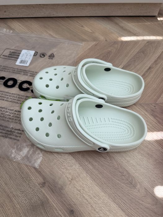 Чехли Crocs в ментов цвят