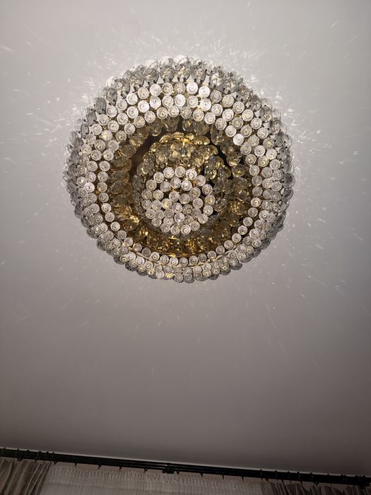 Продам люстру хрустальную.