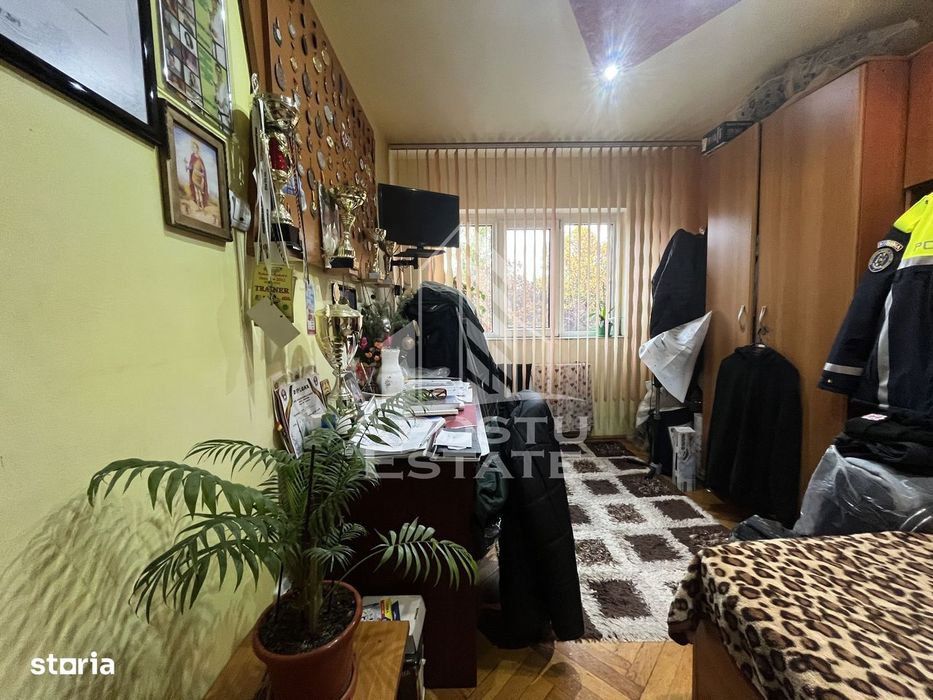 Apartament cu 3 camere,2 bai, etajul 1,centrala proprie,zona Girocului — fotografia 3