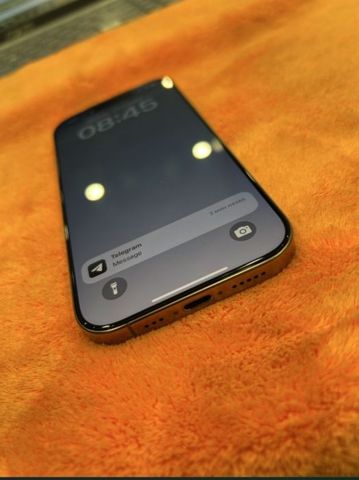 Iphone 16 pro срочно парадаётся