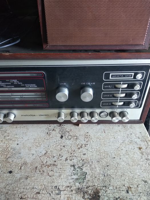 Проигрыватель пластинок с колонками