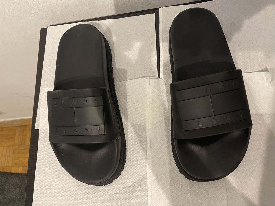 Vând papuci Tommy Hilfiger nr.37