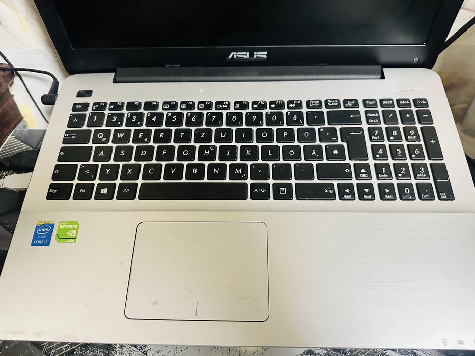 Vand leptop i5 8 gb ram stare perfecta