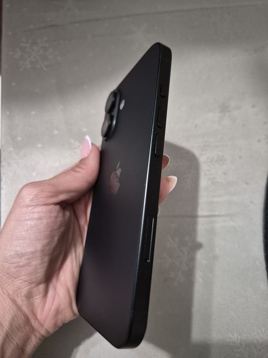 Iphone 16 128GB в гаранция + Apple Watch SE 2 + AirPods 3rd generation