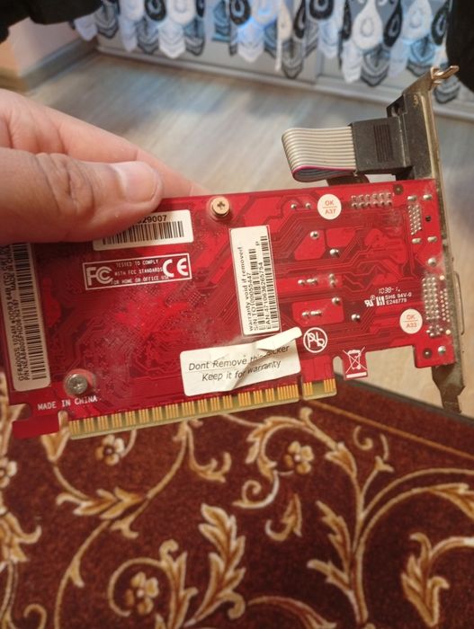 Placa video 1gb DDR3 64biti