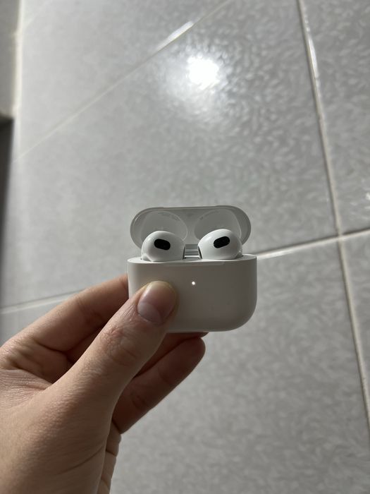 Apple AirPods 3 series продам