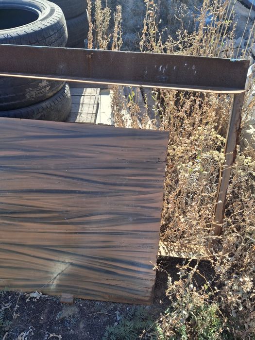 Продам металлическую дверь