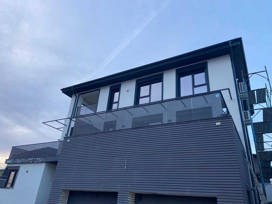 Balustrada de sticla pentru scari si balcone