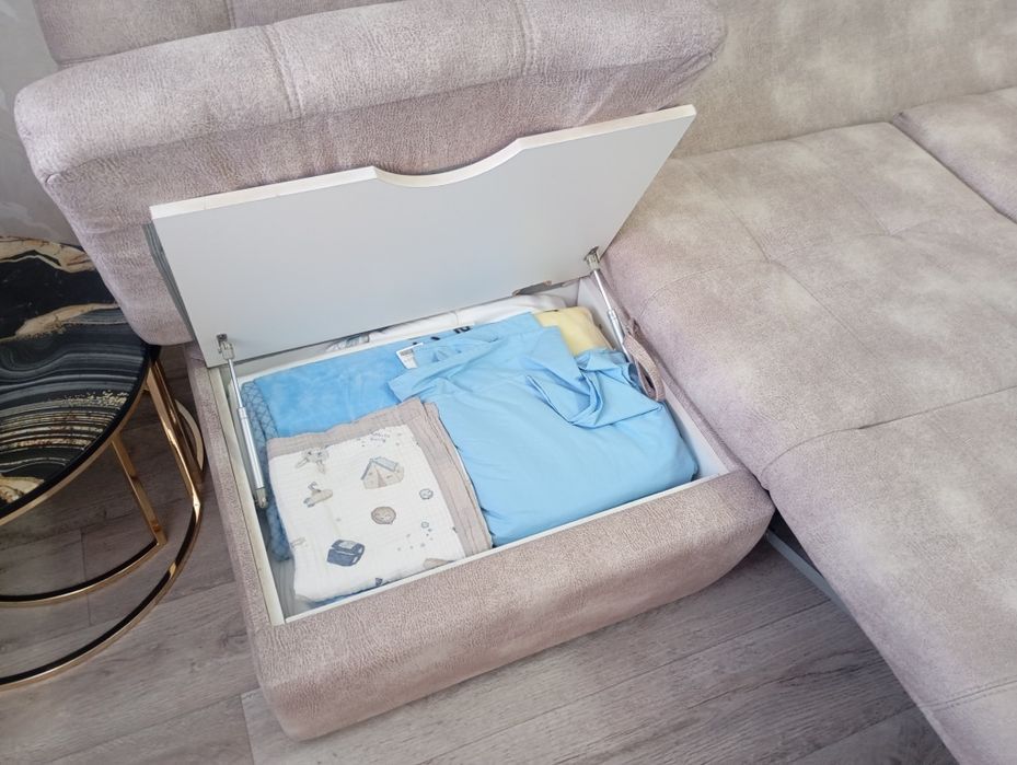 Продам диван модульный в отличном состоянии.