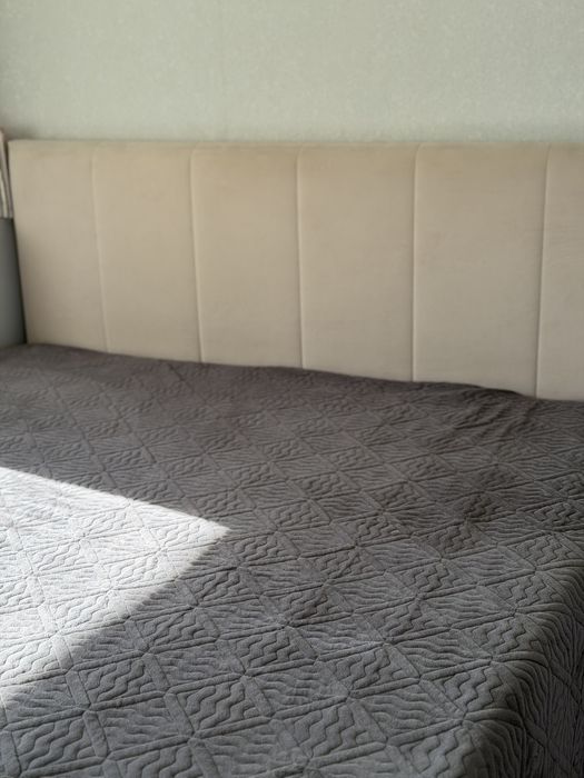 Продам двухспальную кровать