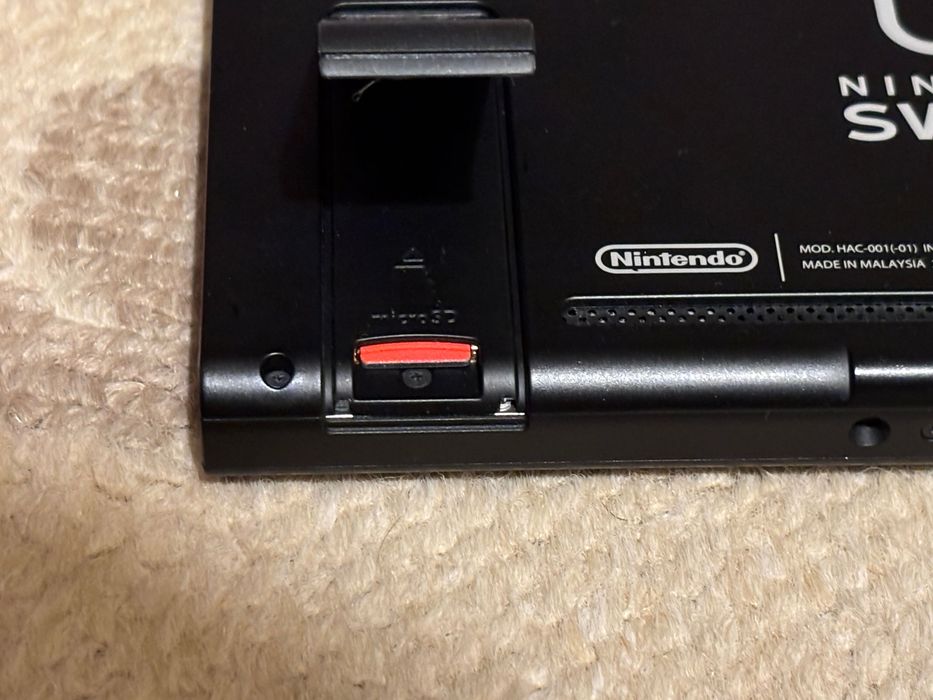 Nintendo Switch V2 + 128 GB + Zelda Controller + Бонус игра“.