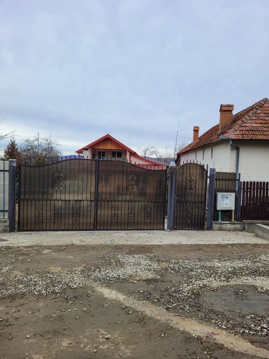 Vând casă într-o zonă superbă