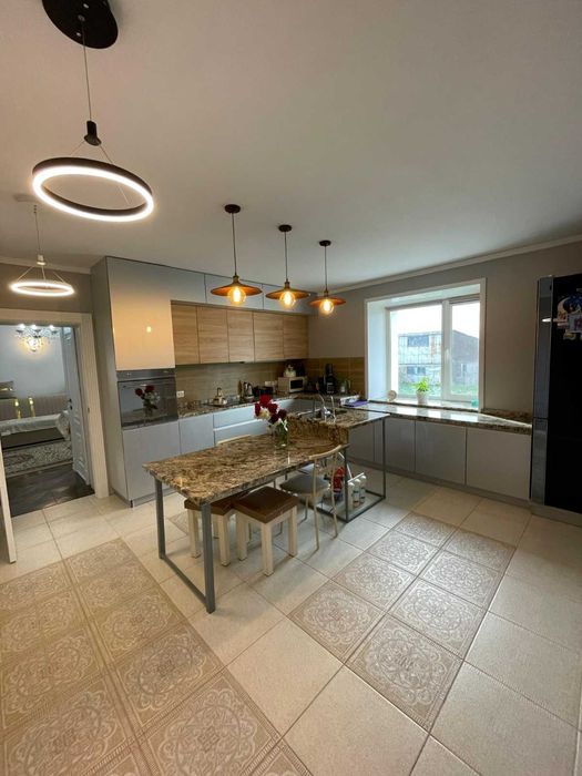 Продается коттедж в солнечном