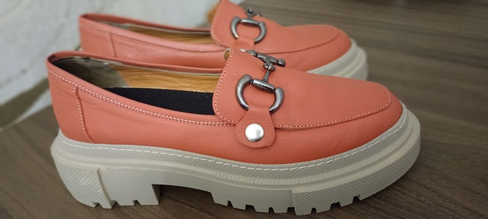 Лоферы кожаные новые