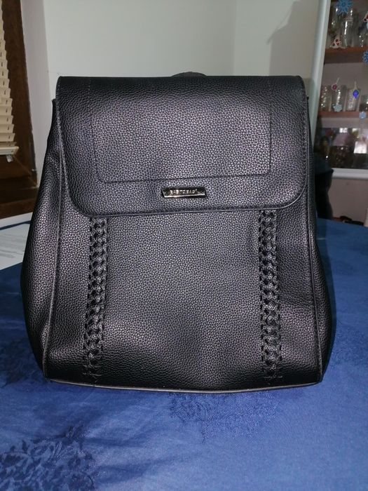 Черна раница без забележки