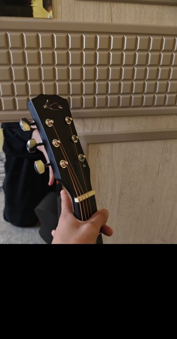 gitara qora. orginal