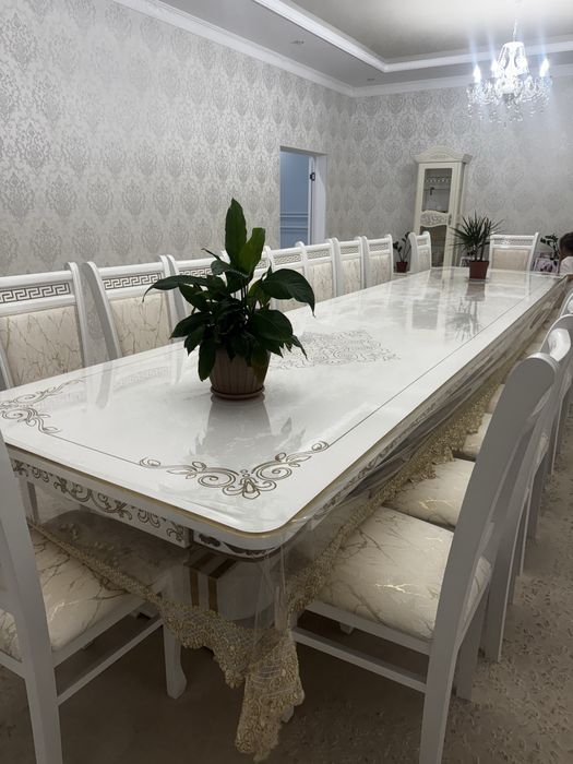 Стол 20 стульями