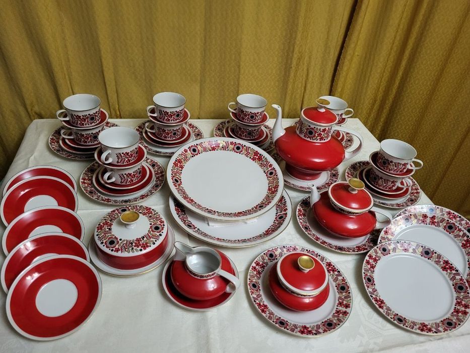 Продам немецкий элитный чайный сервиз. Тончайший ,,костяной,,  фарфор.