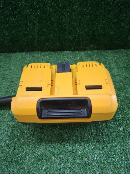 Адаптер за пендула 54 волта към 220 волта DeWALT DCB500