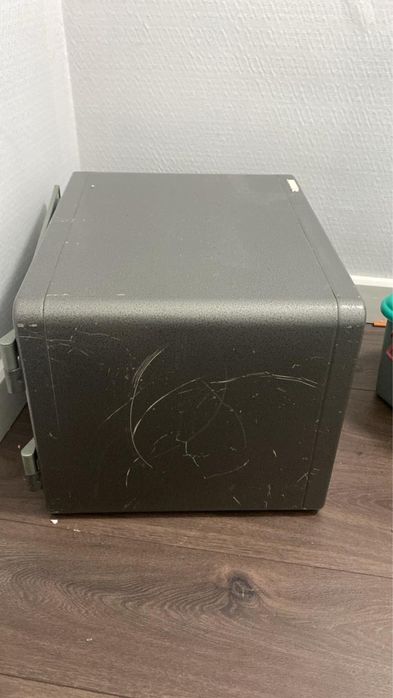 Продам сейф металический