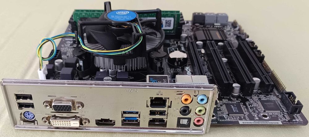 Kit Placa de baza ASRock B85M Pro4 soket 1150 + Procesor I5 4590 + Ram 16 Gb